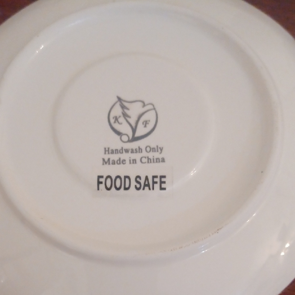 KF Porcelean Elegant White Teacup and Saucer Set Of 4 Servings. - Picture 3 of 6